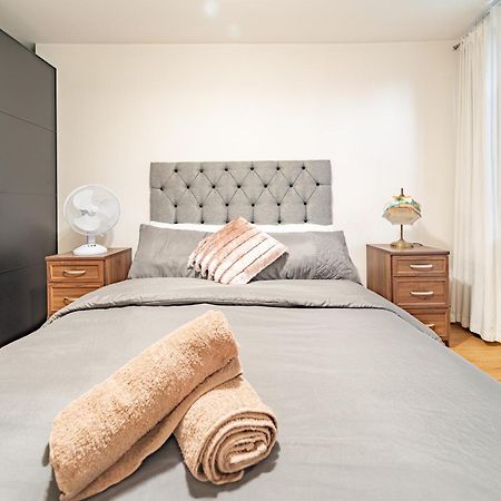 לונדון Modern Flat In Prime Location Near Shoreditch & Brick Lane מראה חיצוני תמונה
